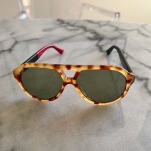 Sunglasses gucci